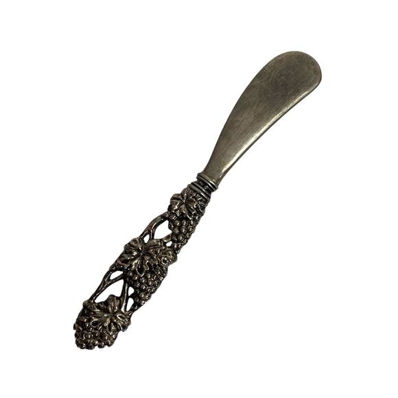 Godinger Silvertone Repousse Vintage Cheese Butter Spreader Knife - Picture 1 of 6